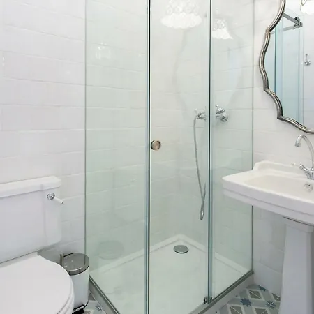 2 Beautiful Bdr Upscale Flat Embracing Tejo! * 리스본