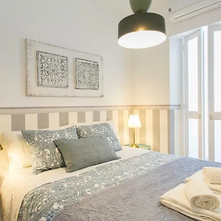 Apartment 2 Beautiful Bdr Upscale Flat Embracing Tejo! *