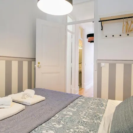 2 Beautiful Bdr Upscale Flat Embracing Tejo! Daire