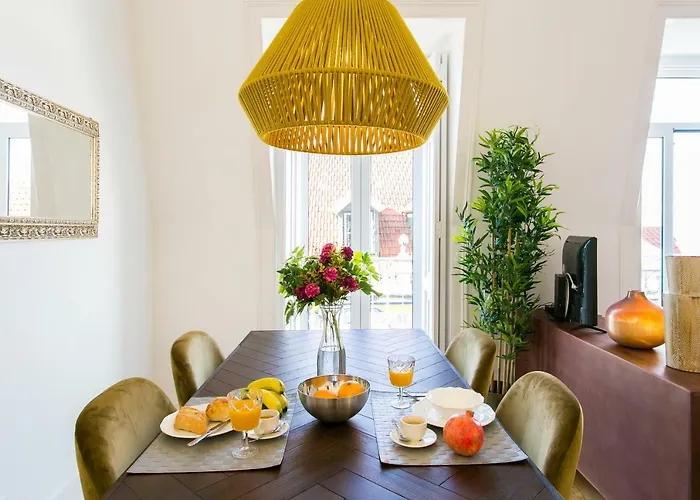 2 Beautiful Bdr Upscale Flat Embracing Tejo!