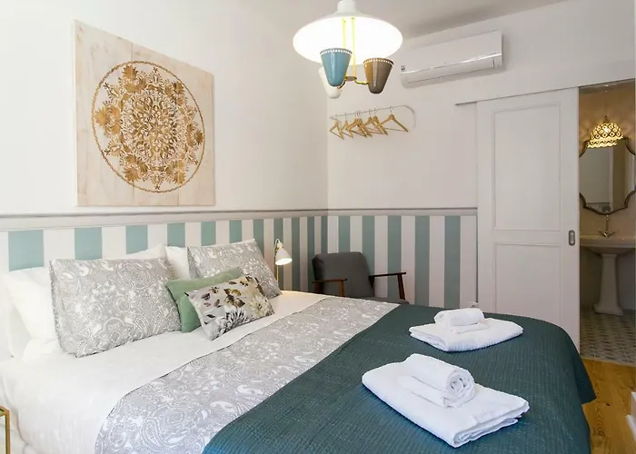 2 Beautiful Bdr Upscale Flat Embracing Tejo! 리스본