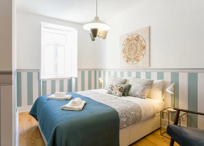 2 Beautiful Bdr Upscale Flat Embracing Tejo!