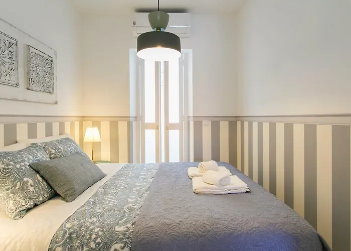 2 Beautiful Bdr Upscale Flat Embracing Tejo! * 리스본