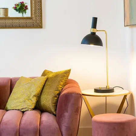 2 Beautiful Bdr Upscale Flat Embracing Tejo!